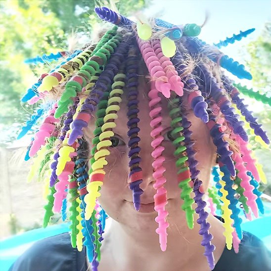 Détail bigoudis spirale naturel sans chaleur hélicoïdaux multicolores confortables