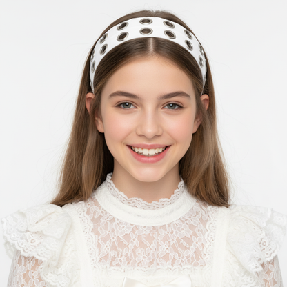 Adolescente portant bandeau Lolita Steampunk blanc romantique