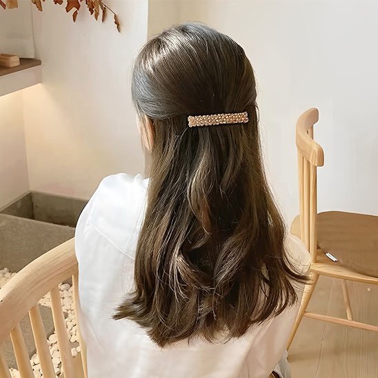 Barrette cheveux cristallegante portée sur chignon                                    