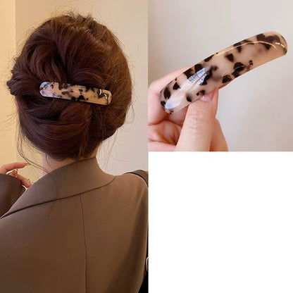 Barrette cheveux rose léopard motif tendance résine translucide