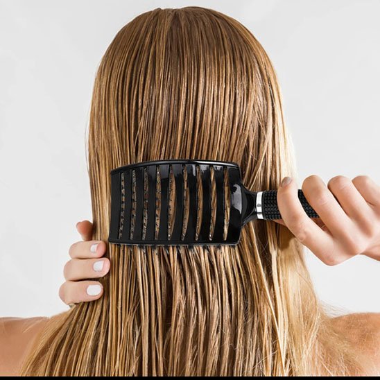 Brosse à cheveux démêlante professionnelle avec dents larges courbées