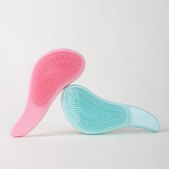 Brosse à cheveux ergonomique avec design incurvé pour confort optimal