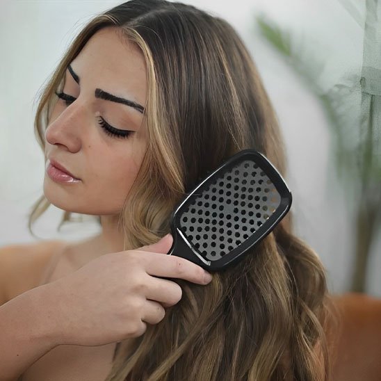 Brosse cheveux avec picots souples pour démêlage sans douleur