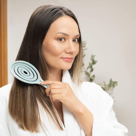 Brosse cheveux bouclés NaturaBoucles picots flexibles pour démêlage sans douleur