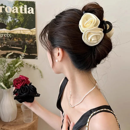 Coiffure simple jolie avec pince cheveux Florale Double