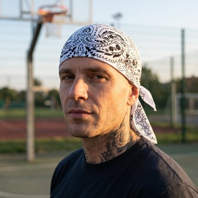 Joueur de basket portant Durag WavePerfect blanc