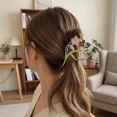 Pince Cheveux Florale Dorée – coloris rose coiffure cofortable 