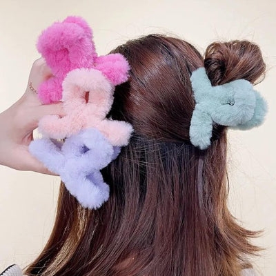 	Pince Cheveux Peluche – douceur cheveux demi queue de cheval