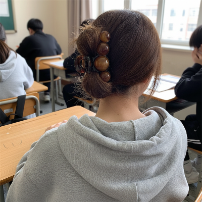 Pince à cheveux Perles de Bois – ado chignon école