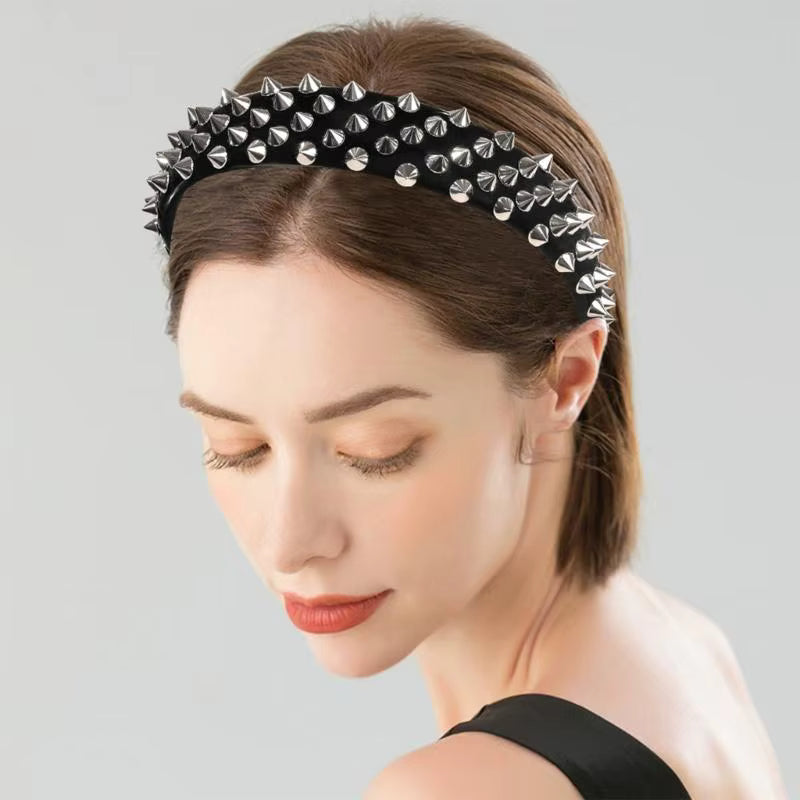 Serre-tête RivetChic noir argentés coiffure simple élégante