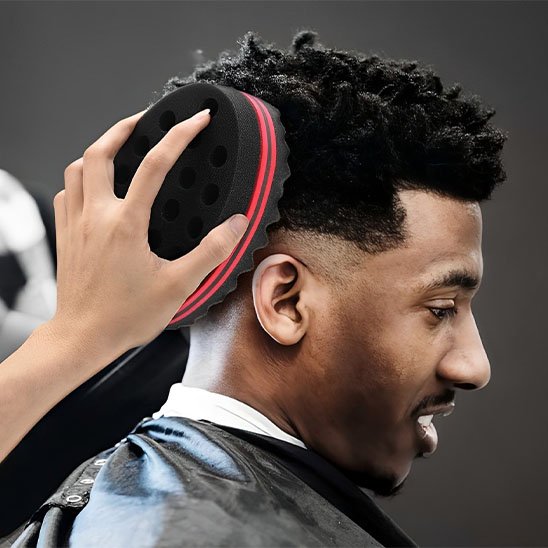 Utilisation afro brosse BouclePro sur cheveux crépus homme styling professionnel