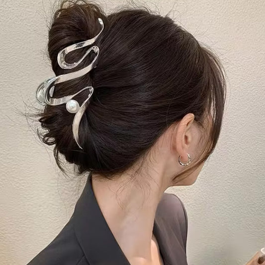 cheveux parfaitement ramasser pince a cheveux ondulee