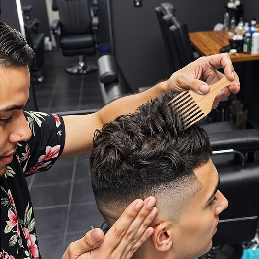 coiffeur professionnel avec peigne Boucles NaturaDoux