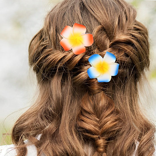 coiffure elegante pince a cheveux fleur hawaienne
