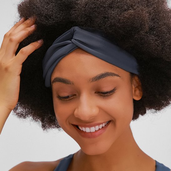 coiffure facile rapide bandeau cheveux Élégance Nouée