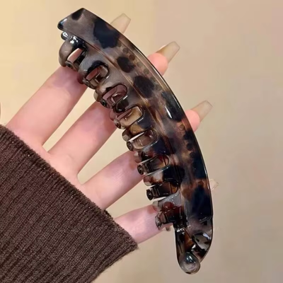 Pince à cheveux longue motif écaille fumée