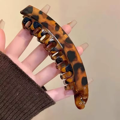 Pince à cheveux longue motif écaille ambrée